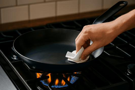 Inbranden van pannen: zo maak je jouw pan echt klaar voor gebruik