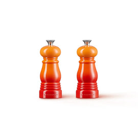 Le Creuset - Set van 2 Kleine Molens Oranjerood 11cm Le Creuset - Set van 2 Kleine Molens Oranjerood 11cm Peper- en Zoutmolen set Le Creuset