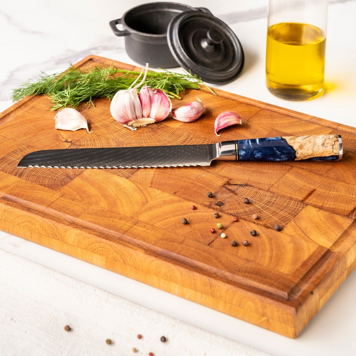 Couteaux Shinrai - Coffret de 2 couteaux damassés en époxy saphir - Couteau de chef + couteau à pain