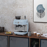 Smeg - Espressomachine | Crème | Jaren 50 | Handmatige espressomachine met geïntegreerde bonenmaler Handmatige Espressomachine Smeg