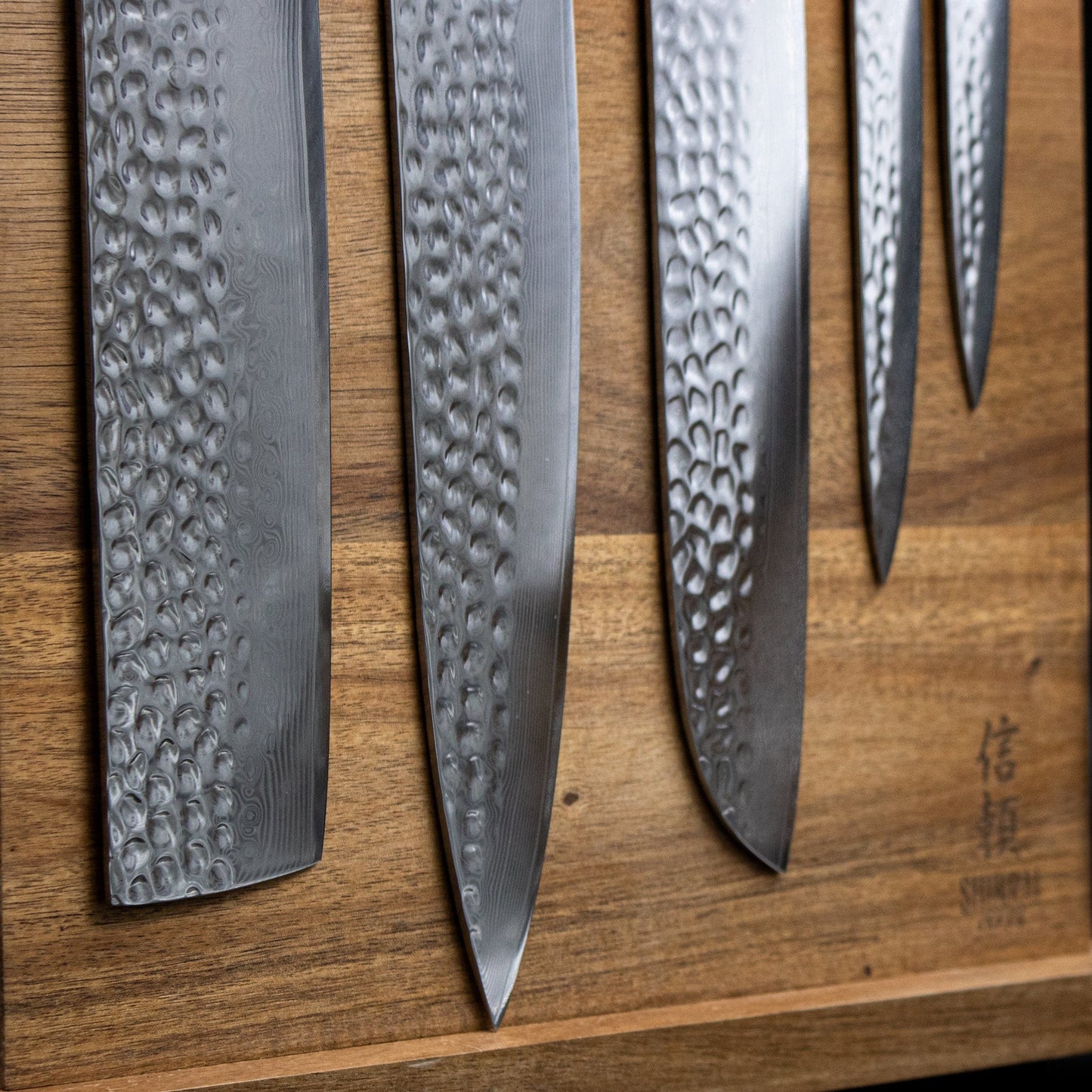 Hammered Damast BR 5-delige Damascus Messenset + Acacia houder dubbelzijdig Messensets Shinrai Japan